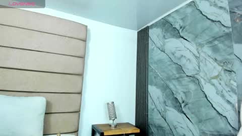 Snapshot of ely_brown chatting on April 12, 7:19 pm ely brown online show from April 12, 7:19 pm