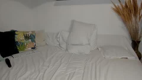 Snapshot of elymilf chatting on March 12, 4:18 am Elena online show from March 12, 4:18 am