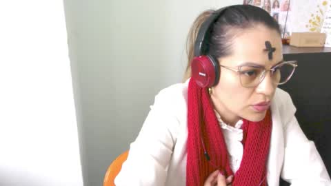 elyra_fox online show from February 18, 3:41 pm