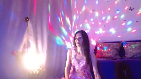 Elisa online show from November 25, 7:03 pm