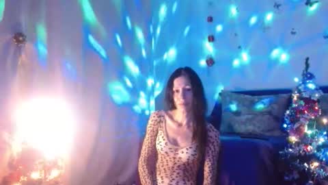 Elisa online show from December 4, 7:11 pm