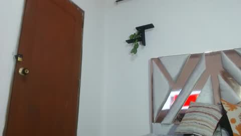 ElyThonsom online show from December 22, 12:24 pm