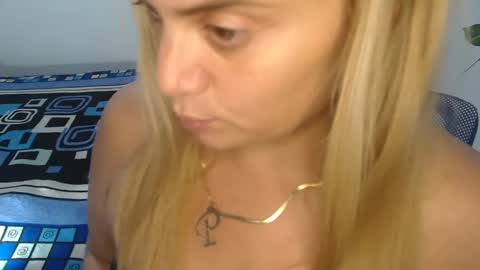 Snapshot of elza_blonde chatting on December 13, 12:09 am E L Z A online show from December 13, 12:09 am
