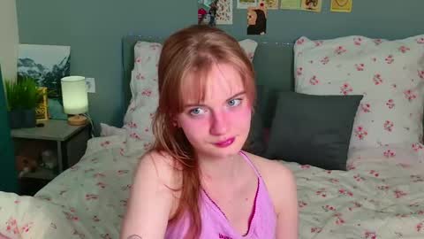 Snapshot of elza_hofffman chatting on June 8, 6:08 pm Chloyka online show from June 8, 6:08 pm
