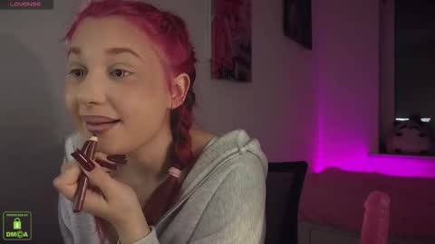 Em1l1a online show from October 26, 7:20 pm