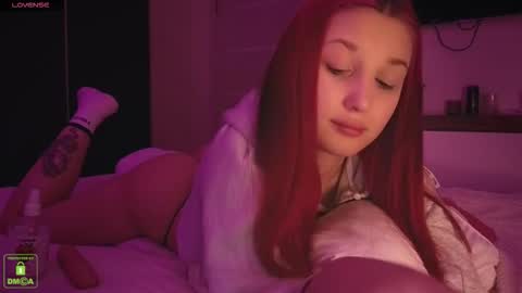 Em1l1a online show from December 5, 7:43 pm