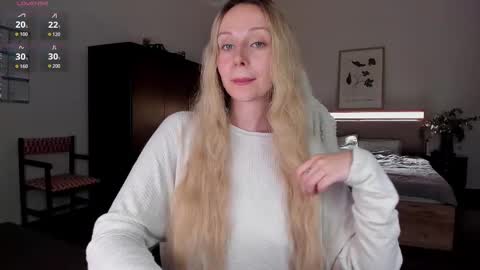 Snapshot of em_emilie chatting on September 17, 7:26 pm Emilie online show from September 17, 7:26 pm