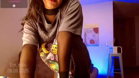 Snapshot of em_rotic chatting on August 6, 11:28 pm Emilia online show from August 6, 11:28 pm