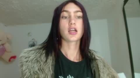 Snapshot of ember57607 chatting on February 2, 9:40 am ember57607 online show from February 2, 9:40 am