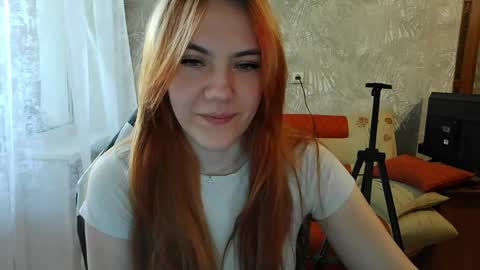 ember__fox online show from May 25, 10:54 am