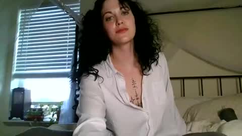 Snapshot of emberloadsxx chatting on December 4, 1:31 pm EmberLoads online show from December 4, 1:31 pm