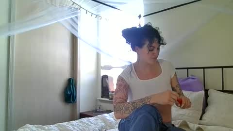 Snapshot of emberloadsxx chatting on January 13, 6:16 pm EmberLoads online show from January 13, 6:16 pm