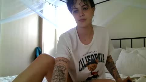 Snapshot of emberloadsxx chatting on January 14, 5:23 pm EmberLoads online show from January 14, 5:23 pm