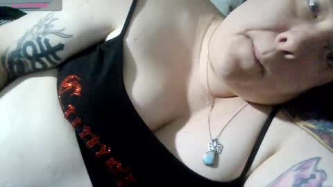 Snapshot of emberlynnix chatting on June 5, 5:36 am Emberlyn Nix online show from June 5, 5:36 am