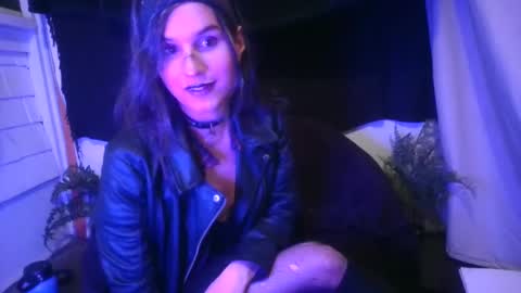 Snapshot of embers_of_eternity chatting on December 13, 7:47 am Ellie online show from December 13, 7:47 am