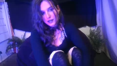 Snapshot of embers_of_eternity chatting on January 4, 1:10 am Ellie online show from January 4, 1:10 am