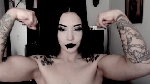 Snapshot of emearld_black chatting on December 15, 4:17 am Emerald Black online show from December 15, 4:17 am