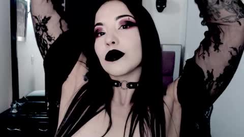 Snapshot of emearld_black chatting on December 22, 4:31 am Emerald Black online show from December 22, 4:31 am