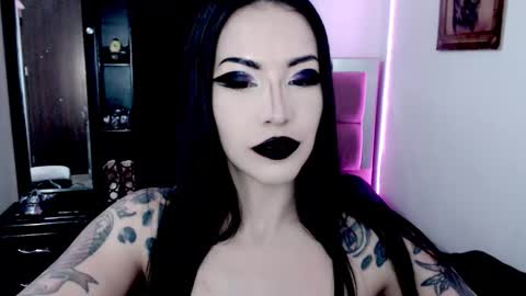 Snapshot of emearld_black chatting on January 7, 6:49 am Emerald Black online show from January 7, 6:49 am