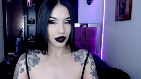 Snapshot of emearld_black chatting on February 11, 6:40 am Emerald Black online show from February 11, 6:40 am