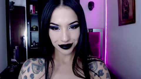 Snapshot of emearld_black chatting on February 20, 6:26 am Emerald Black online show from February 20, 6:26 am