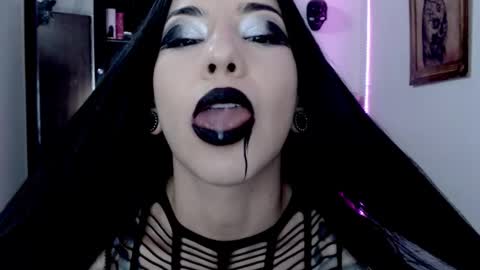 Snapshot of emearld_black chatting on February 21, 5:52 am Emerald Black online show from February 21, 5:52 am