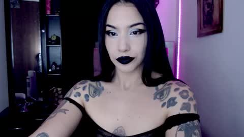 Snapshot of emearld_black chatting on March 4, 2:06 am Emerald Black online show from March 4, 2:06 am