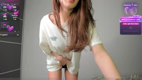 Snapshot of emelia_fox chatting on December 7, 10:28 pm Emmy the sly little fox HTP is open an unforgettable show awaits you. I undress in private online show from December 7, 10:28 pm