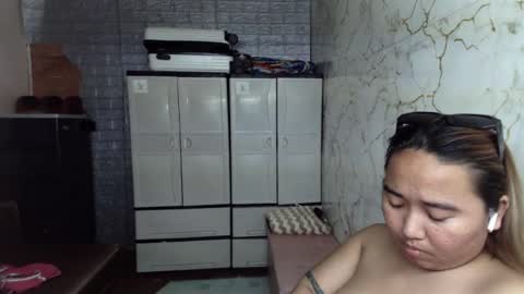Snapshot of emely_slutxxx chatting on July 14, 10:21 am Emely online show from July 14, 10:21 am