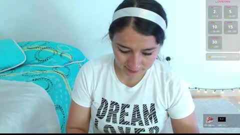 Snapshot of emelyross_ chatting on February 13, 10:28 pm emely ross online show from February 13, 10:28 pm