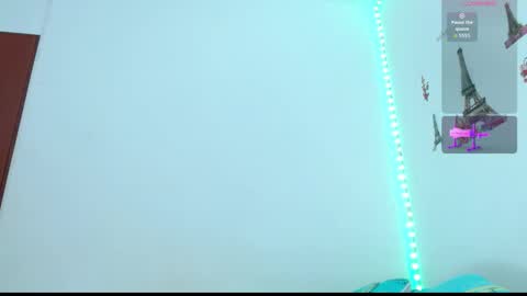 Snapshot of emelyross_ chatting on February 14, 10:17 pm emely ross online show from February 14, 10:17 pm