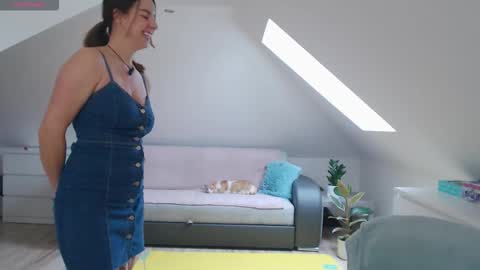 just me online show from February 1, 10:14 am