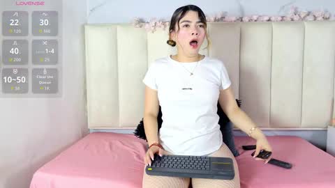 Snapshot of emi_bloom chatting on January 14, 12:55 pm emi_bloom online show from January 14, 12:55 pm