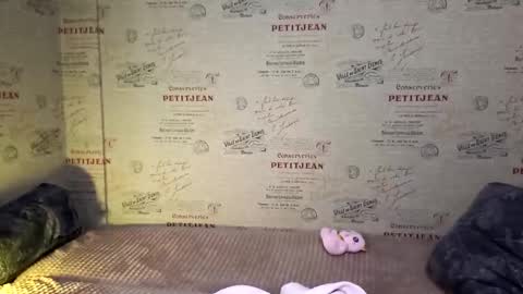 Emi online show from December 14, 7:29 pm