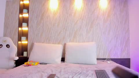 Snapshot of emi_ricci chatting on June 1, 7:48 pm emi ricci online show from June 1, 7:48 pm