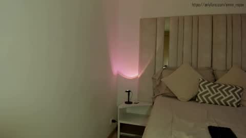 emi_royse online show from December 17, 5:58 pm