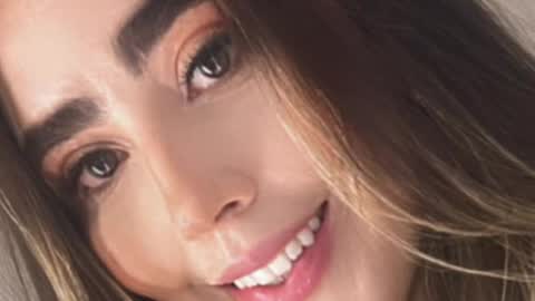 emi_royse online show from April 17, 7:28 pm