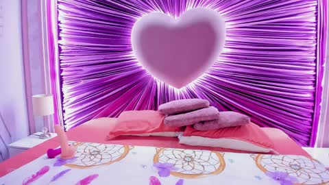 Emiily Grace online show from April 4, 11:40 am