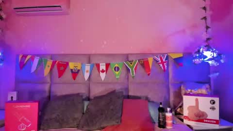 Emiily Grace online show from July 8, 10:53 am