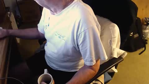 Snapshot of emil_karpo chatting on June 2, 12:40 pm Terrance1st online show from June 2, 12:40 pm