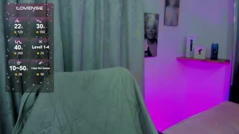 emilayton_ online show from February 4, 3:22 am