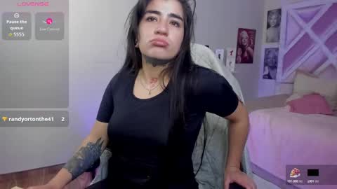 emilayton_ online show from September 15, 8:20 pm