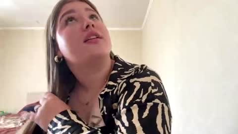 Snapshot of emileeswint chatting on July 28, 11:17 am Milena online show from July 28, 11:17 am