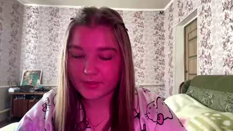 Snapshot of emileeswint chatting on July 29, 7:17 am Milena online show from July 29, 7:17 am