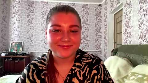 Snapshot of emileeswint chatting on July 30, 7:18 am Milena online show from July 30, 7:18 am
