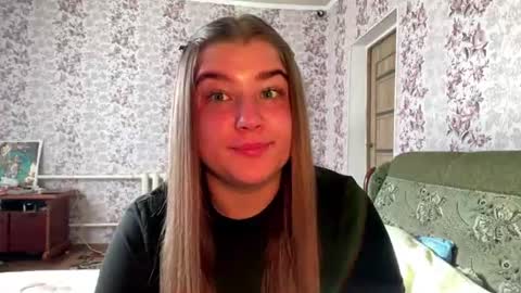 Snapshot of emileeswint chatting on August 1, 5:07 am Milena online show from August 1, 5:07 am