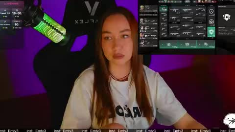 Snapshot of emili1_bc chatting on April 1, 1:41 pm Emili online show from April 1, 1:41 pm