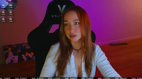 Snapshot of emili1_bc chatting on May 23, 7:56 am Emili online show from May 23, 7:56 am