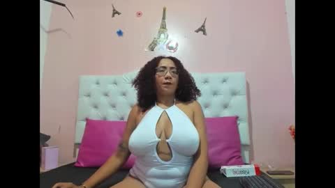 Snapshot of emili_cute1 chatting on May 9, 5:51 pm emili cute1 online show from May 9, 5:51 pm
