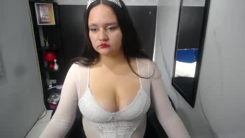 Snapshot of emili_rey chatting on May 15, 3:35 am EMILI online show from May 15, 3:35 am